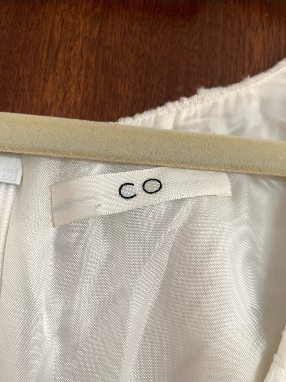 CO White Textured V-Neck Cap Sleeve Camisole - Picture 2 of 10